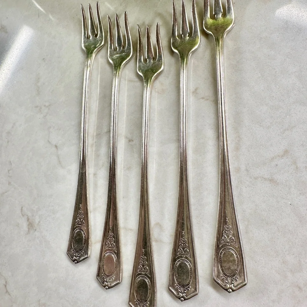SET/5, ONEIDA, COMMUNITY PLATE, COCKTAIL/SEAFOOD 6” FORKS.